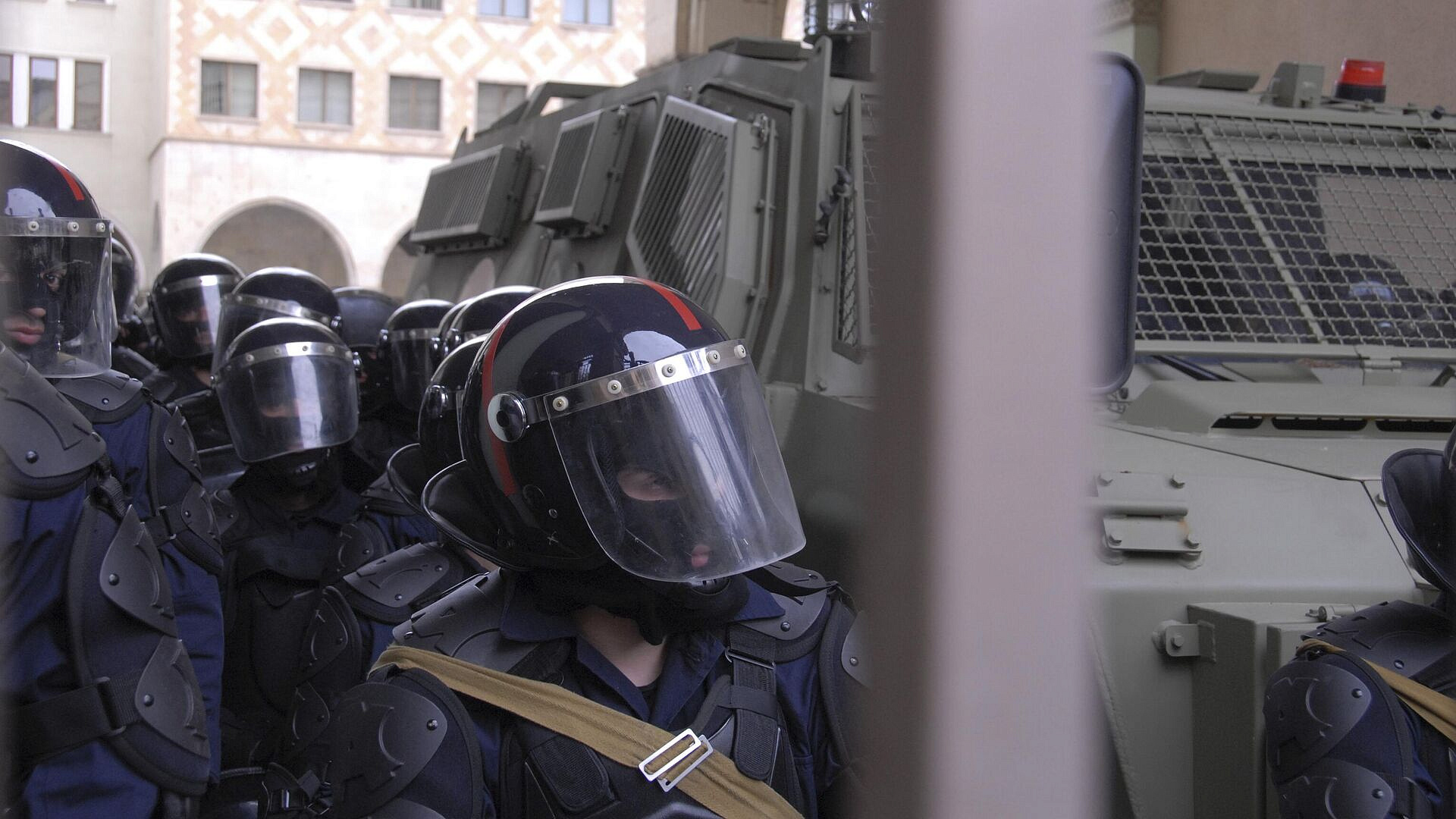 На акции протеста в Тбилиси появился спецназ 
