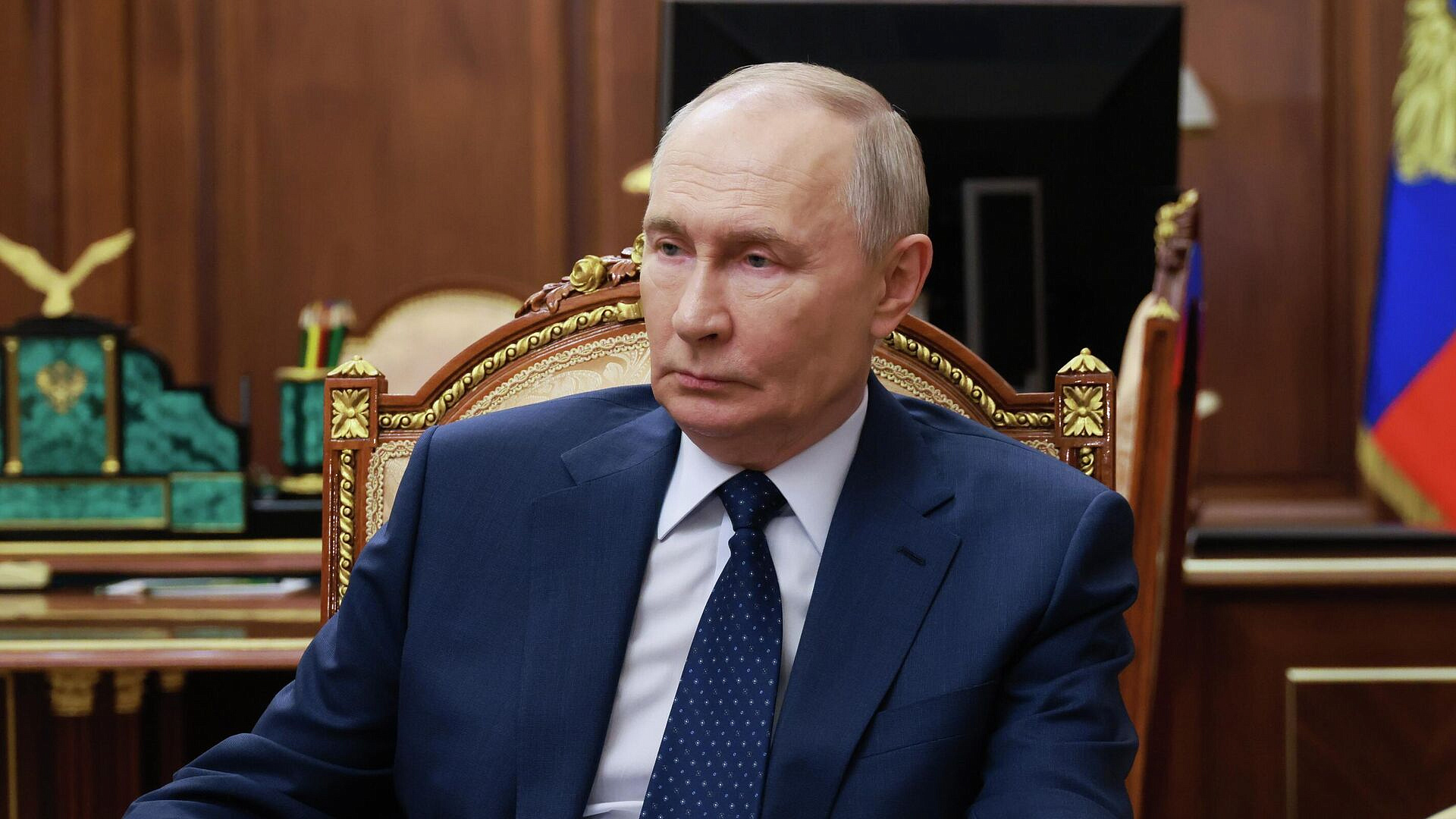 Путин поблагодарил российских прокуроров за профессионализм