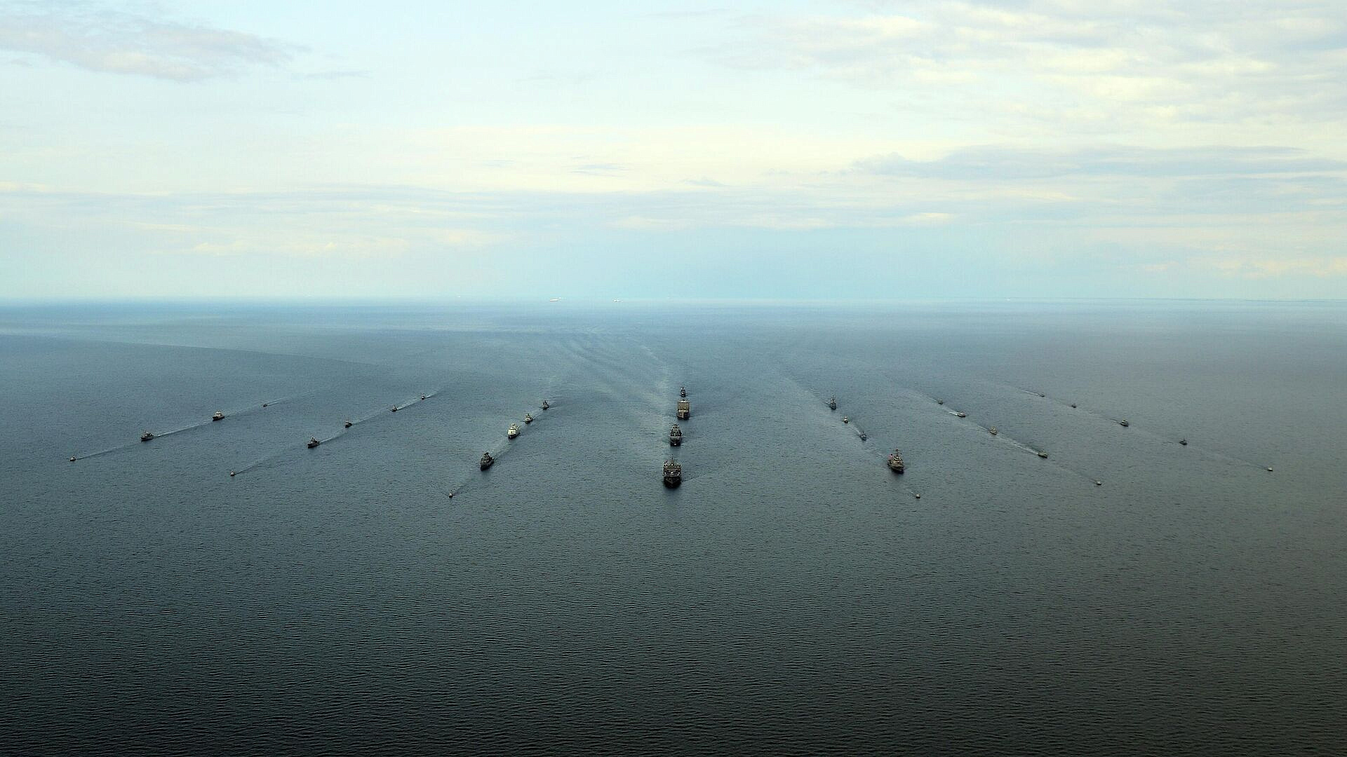 НАТО превращает Балтийское море в зону конфронтации, заявил посол