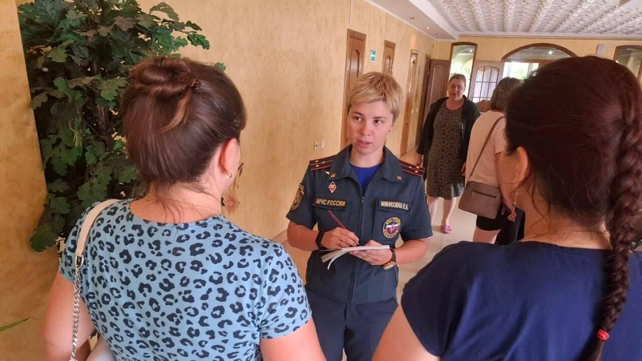 Около 60 психологов работают с гражданами в Курской области