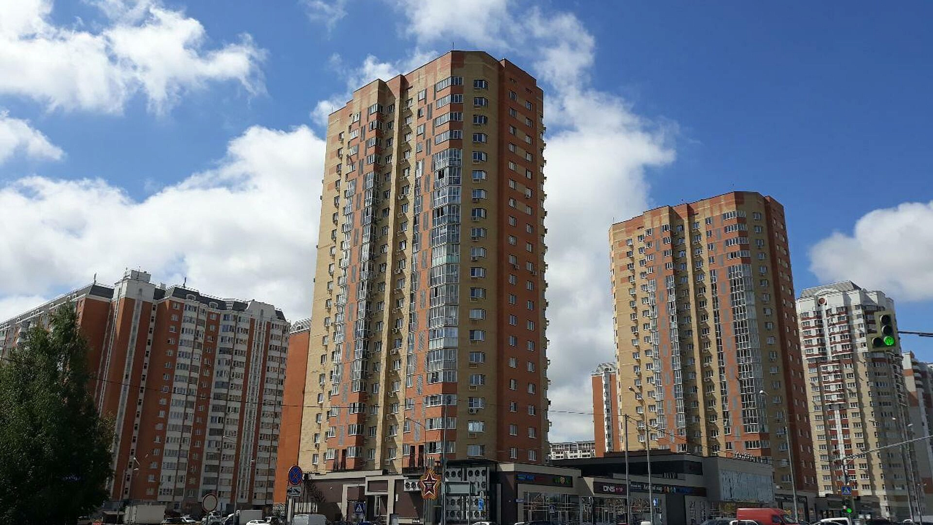 В подмосковной Лобне обезвредили заминированное авто