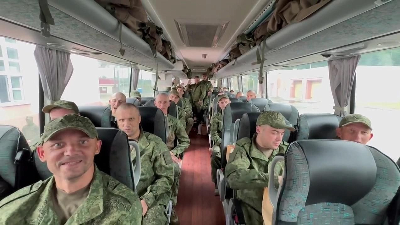 Вернувшийся из плена боец рассказал, что хочет вернуться на любимую работы