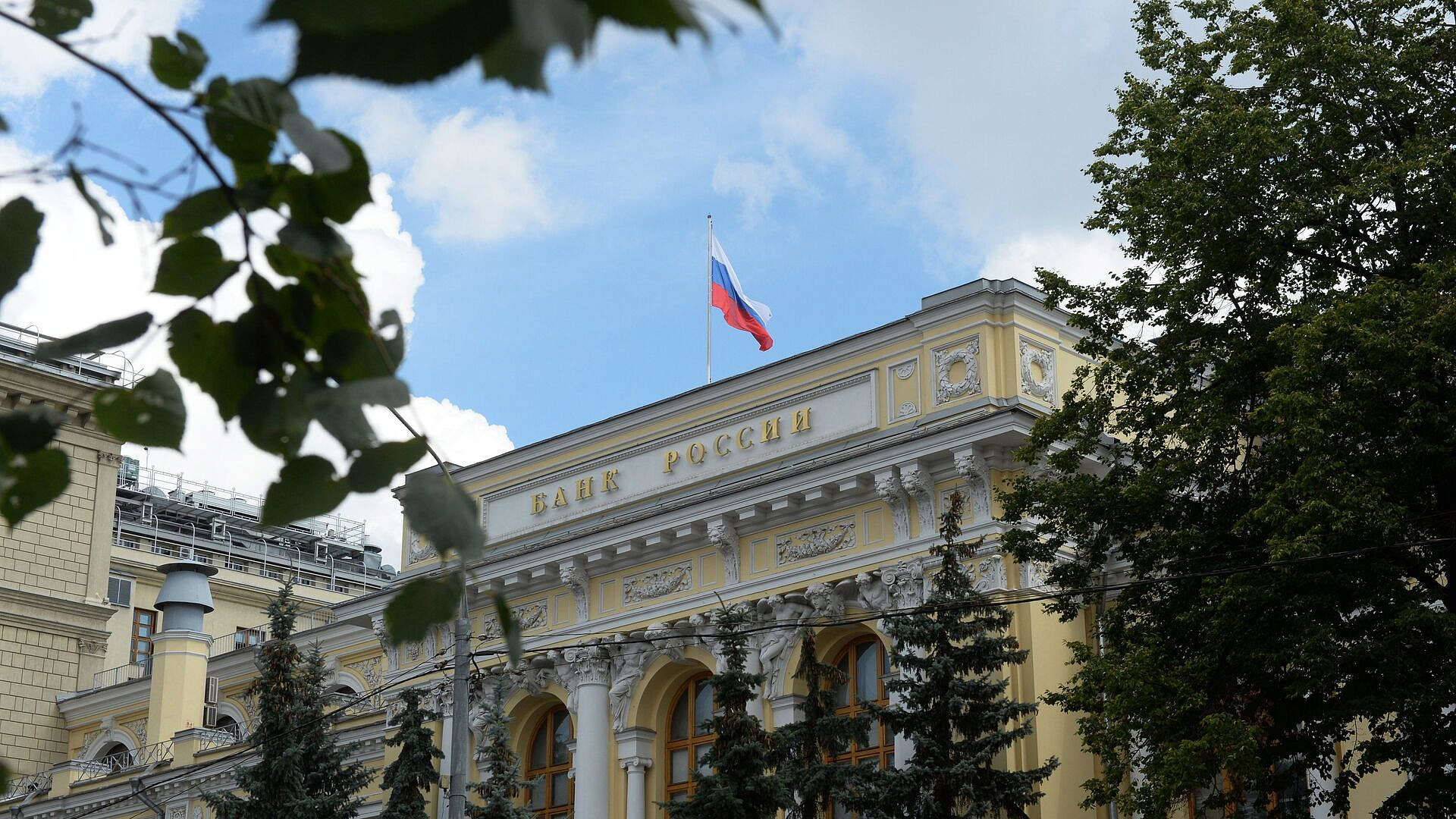В ЦБ считают, что цены на сигареты и алкоголь должны расти быстрее инфляции