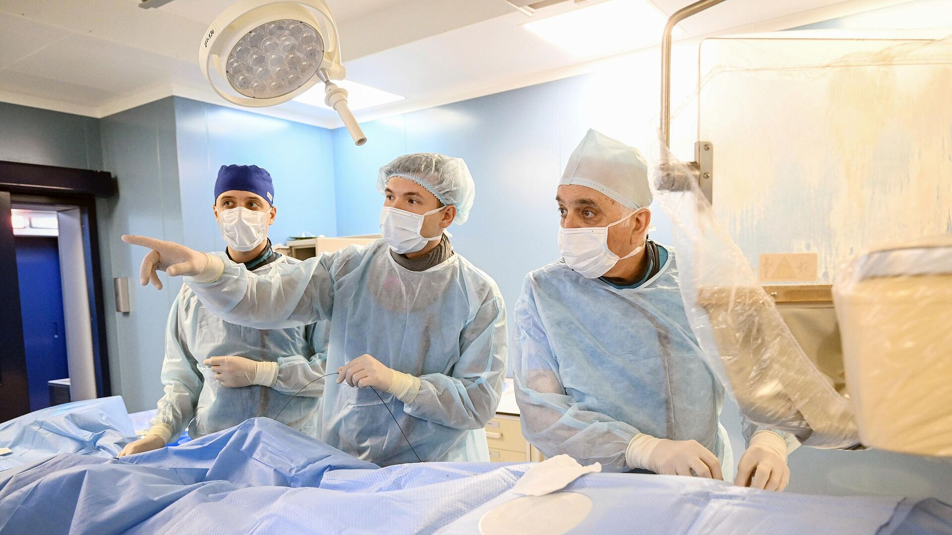 Путин поручил уточнить понятия медицинская помощь и услуга