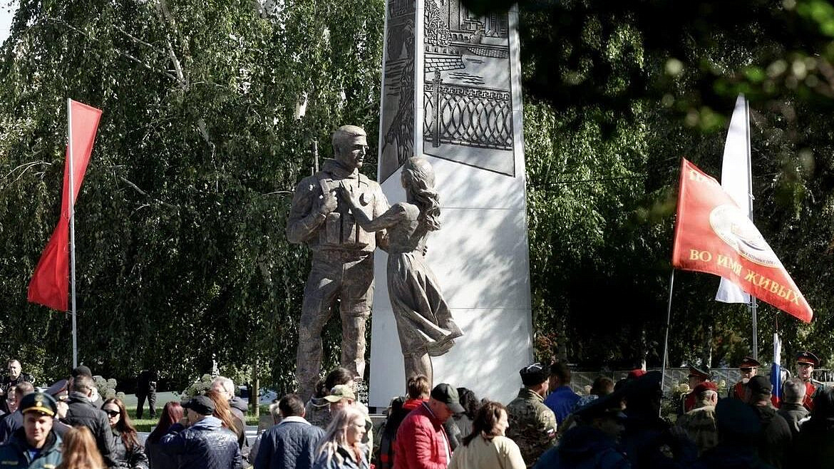 Путин оценил памятник в честь героев спецоперации в Челябинске