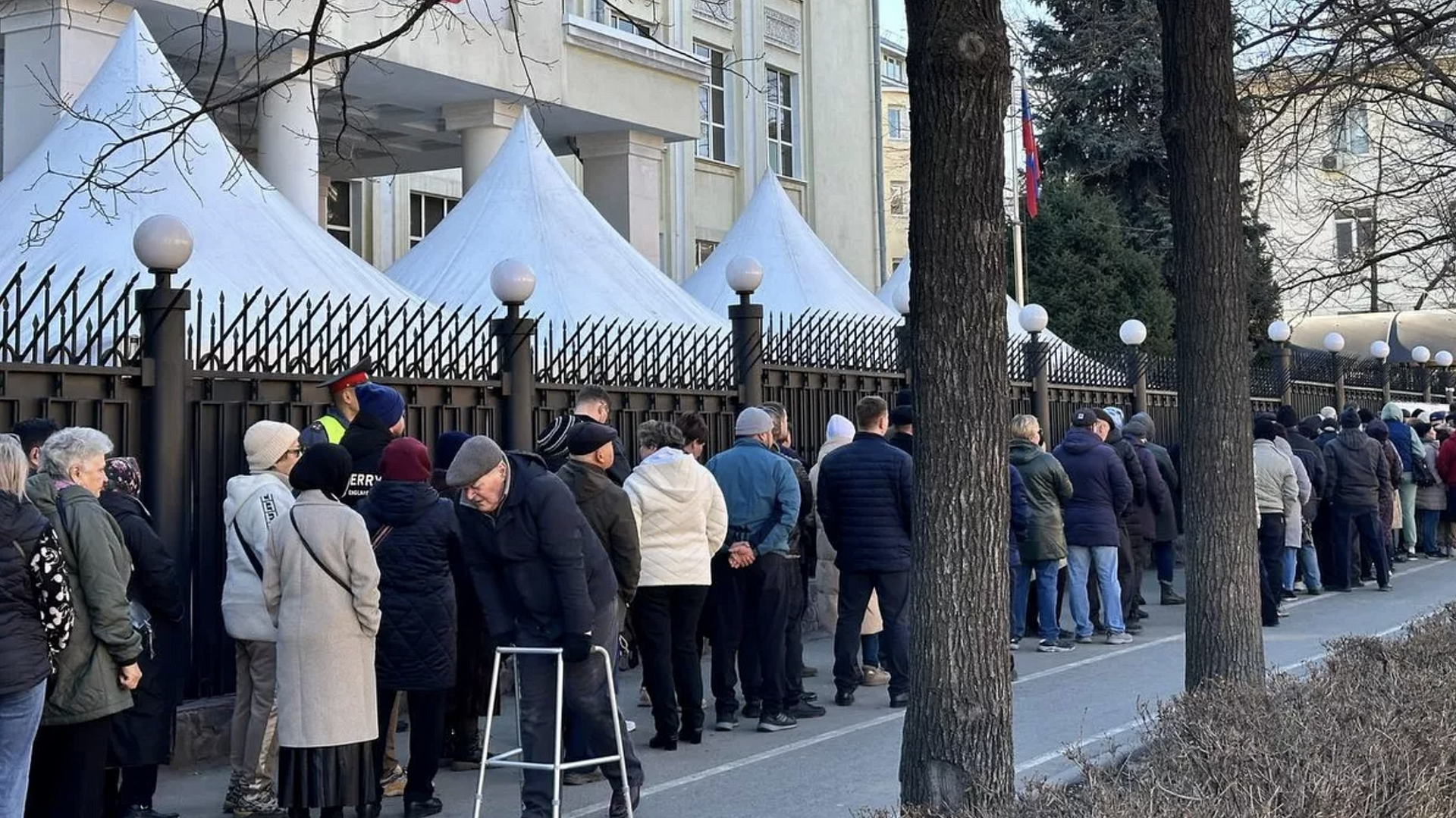 Более 120 тысяч россиян проголосовали на выборах президента за рубежом