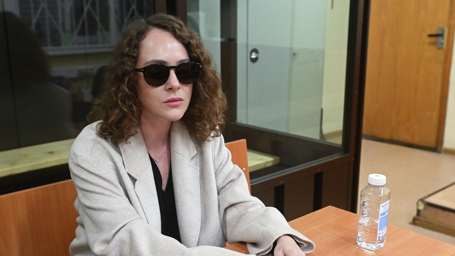 Аглая Тарасова пришла в суд с мамой