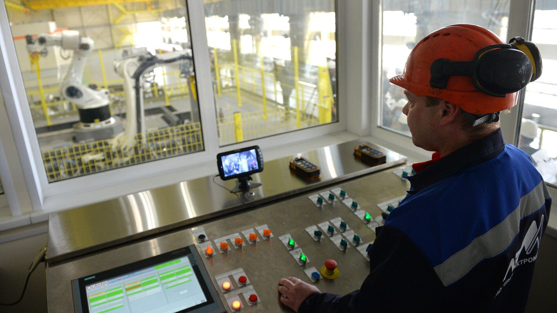 В Минпромторге оценили возможность использования роботов в промышленности