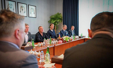 США и Украина обсуждали проведение референдума в мае, пишут СМИ