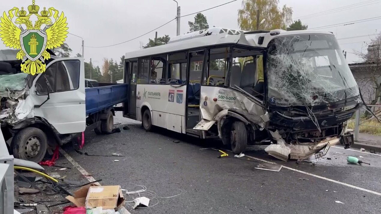 Власти рассказали о состоянии пострадавших в ДТП в Ленинградской области