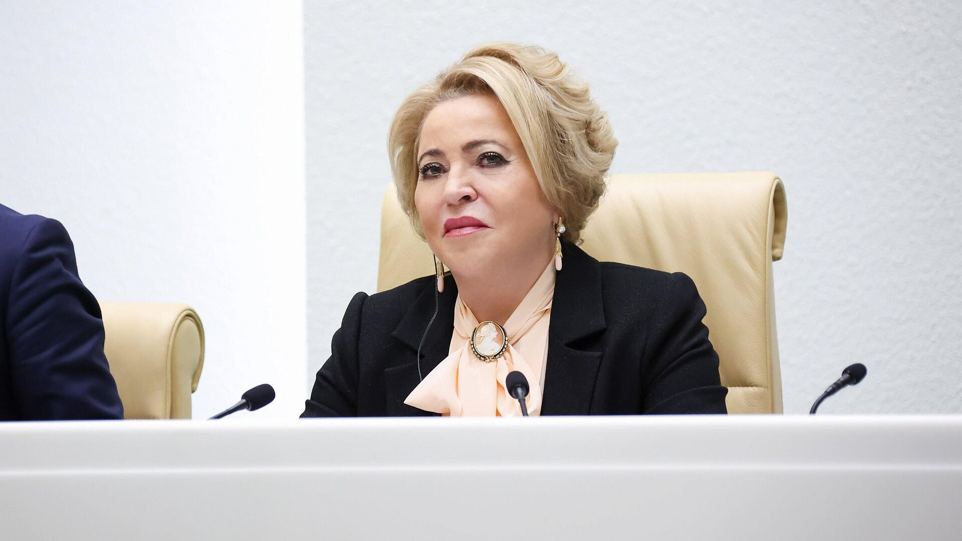 Матвиенко выразила готовность еще раз объяснить Словакии позицию по Украине