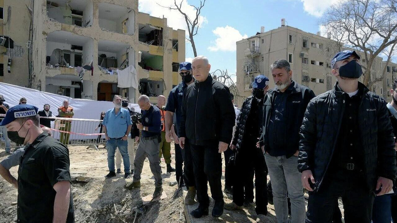 Нетаньяху прибыл на место прилета ракеты в Араде