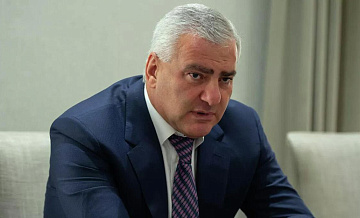 Карапетяну запретили посетить могилу отца, рассказал адвокат