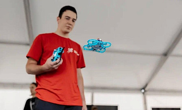 В России представили обновленную версию самого маленького в мире дрона с ИИ