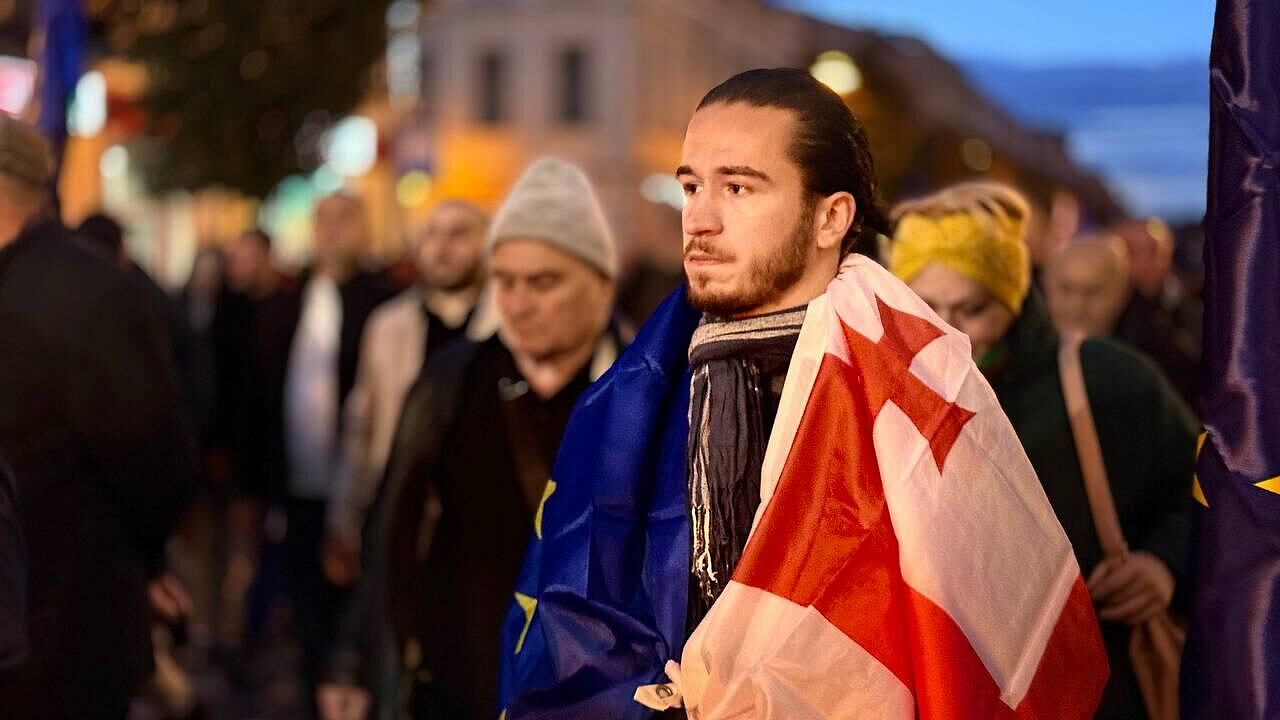 Грузинские оппозиционеры провели всю ночь в центре Тбилиси