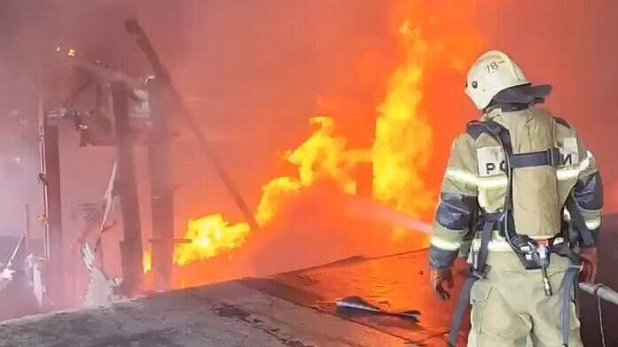 В Самаре потушили пожар на складе лакокрасочных изделий