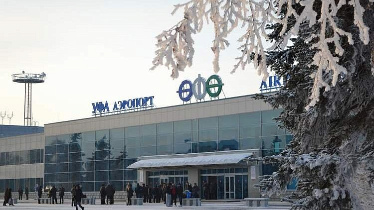 В аэропорту Уфы задержали девять авиарейсов