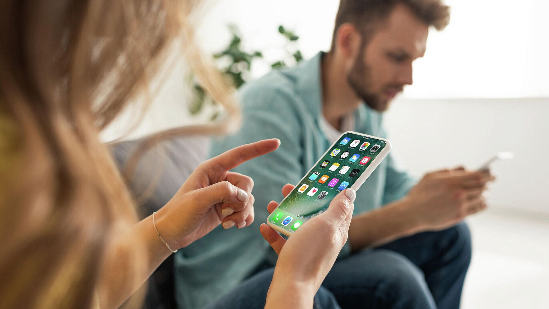 Россиян предупредили, какие фото опасно хранить в телефоне