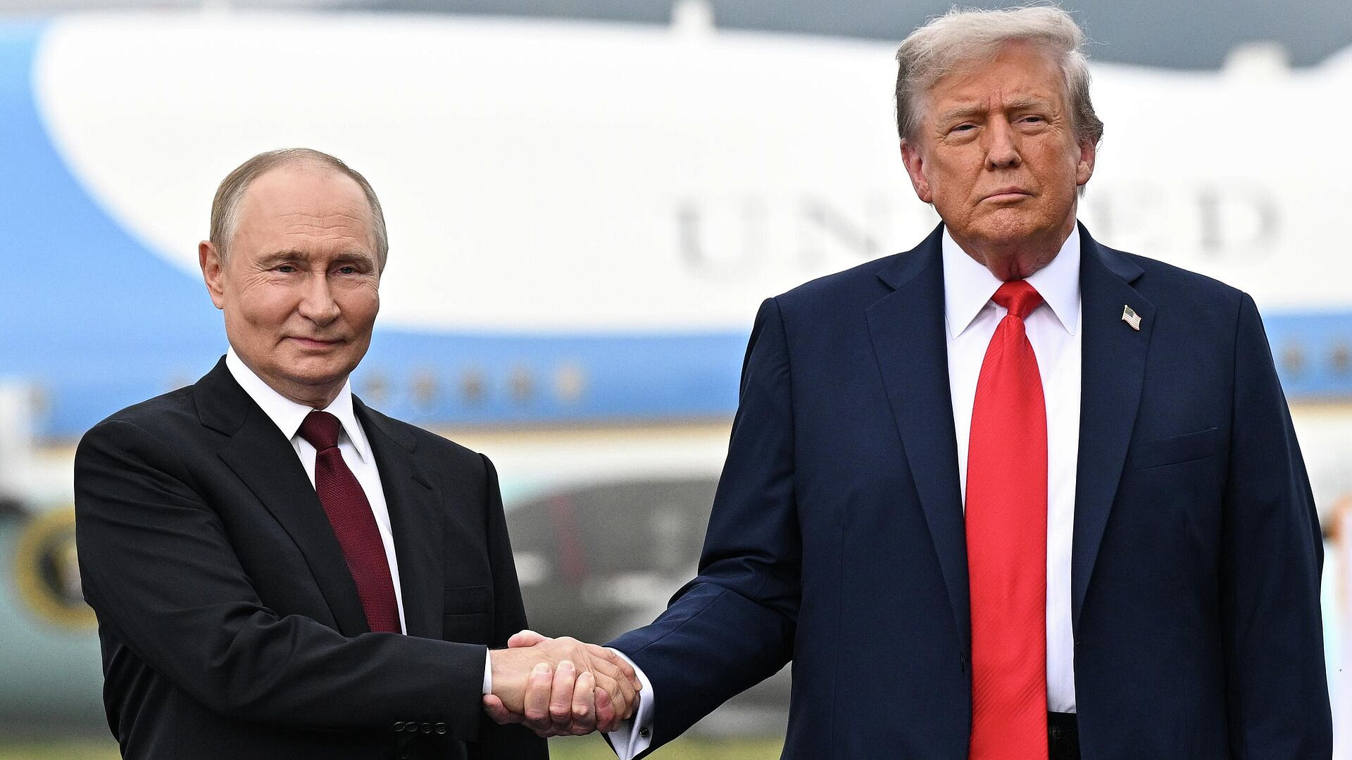 Путин и Трамп обсудили возможные контакты представителей России и США