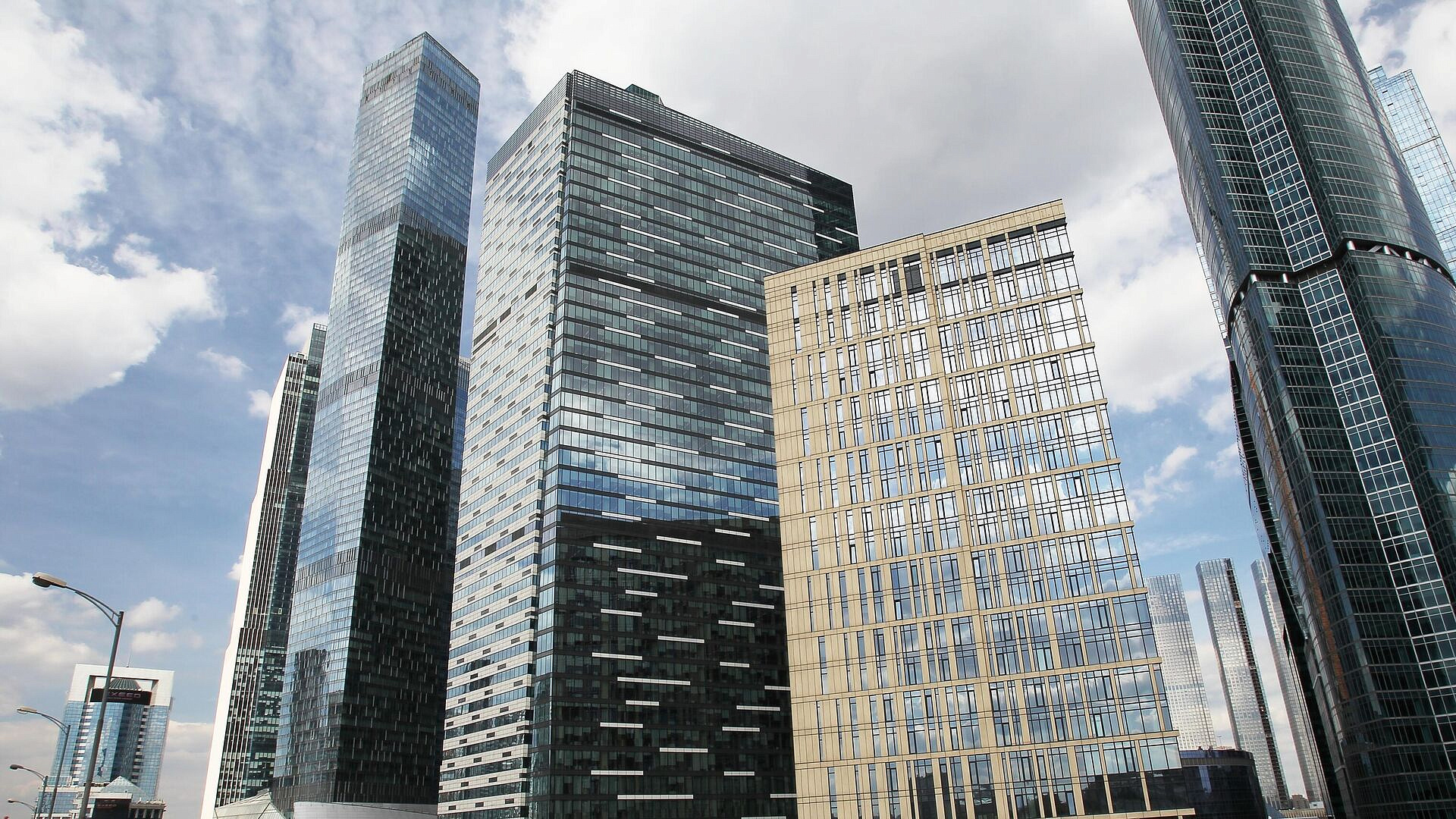 Минцифры опровергло данные о внедрении "белых списков" для интернета