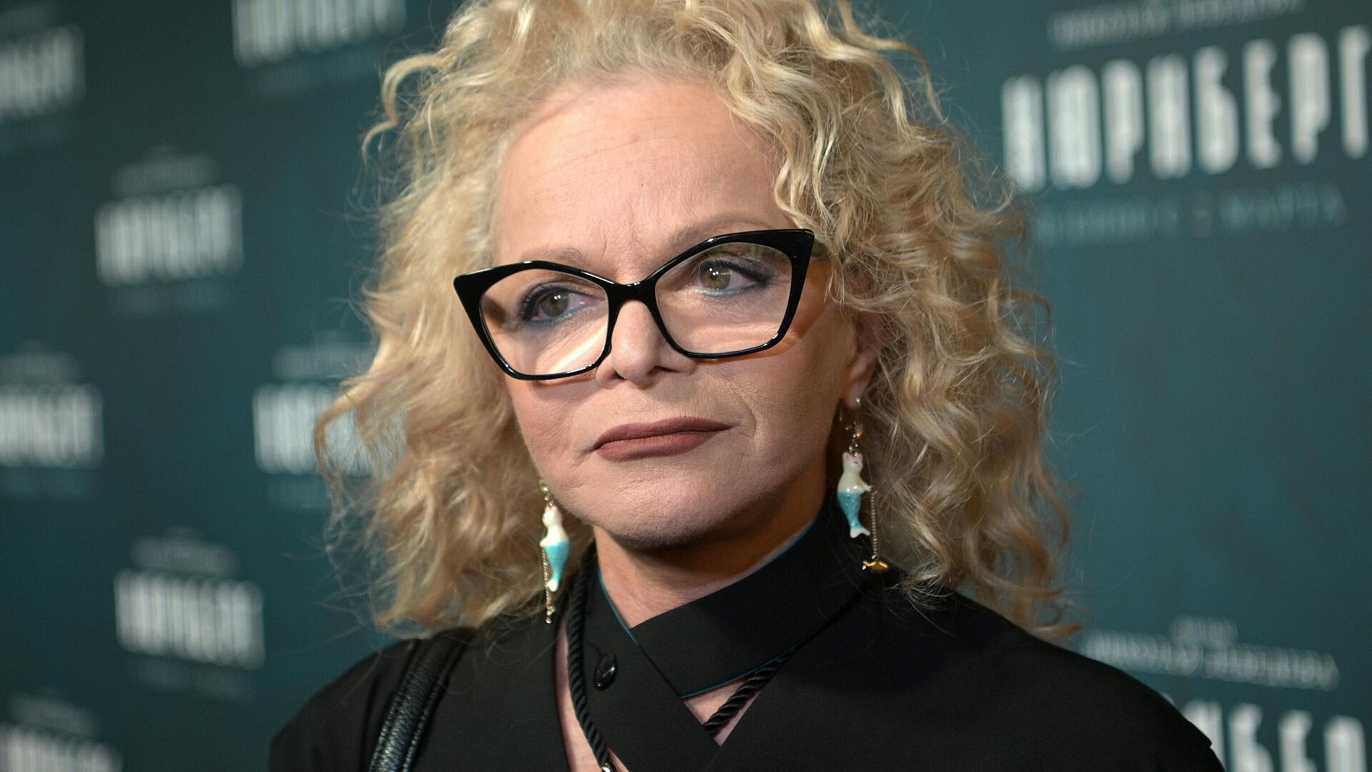 Долиной поступали угрозы, рассказал представитель певицы