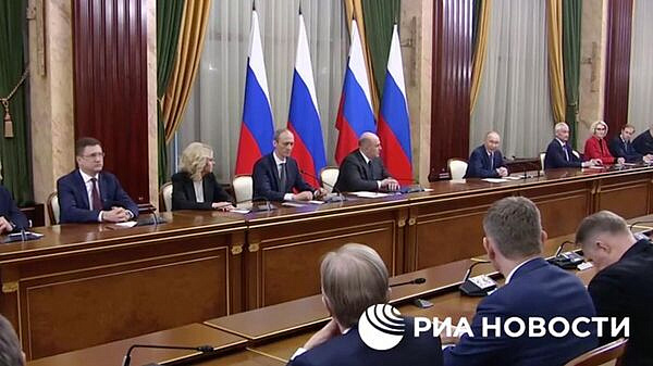 Путин отметил работу правительства по внедрению цифры