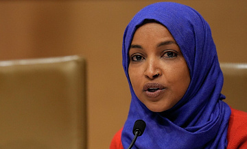 Нападение на конгрессвумен Омар могли инсценировать , считает Трамп