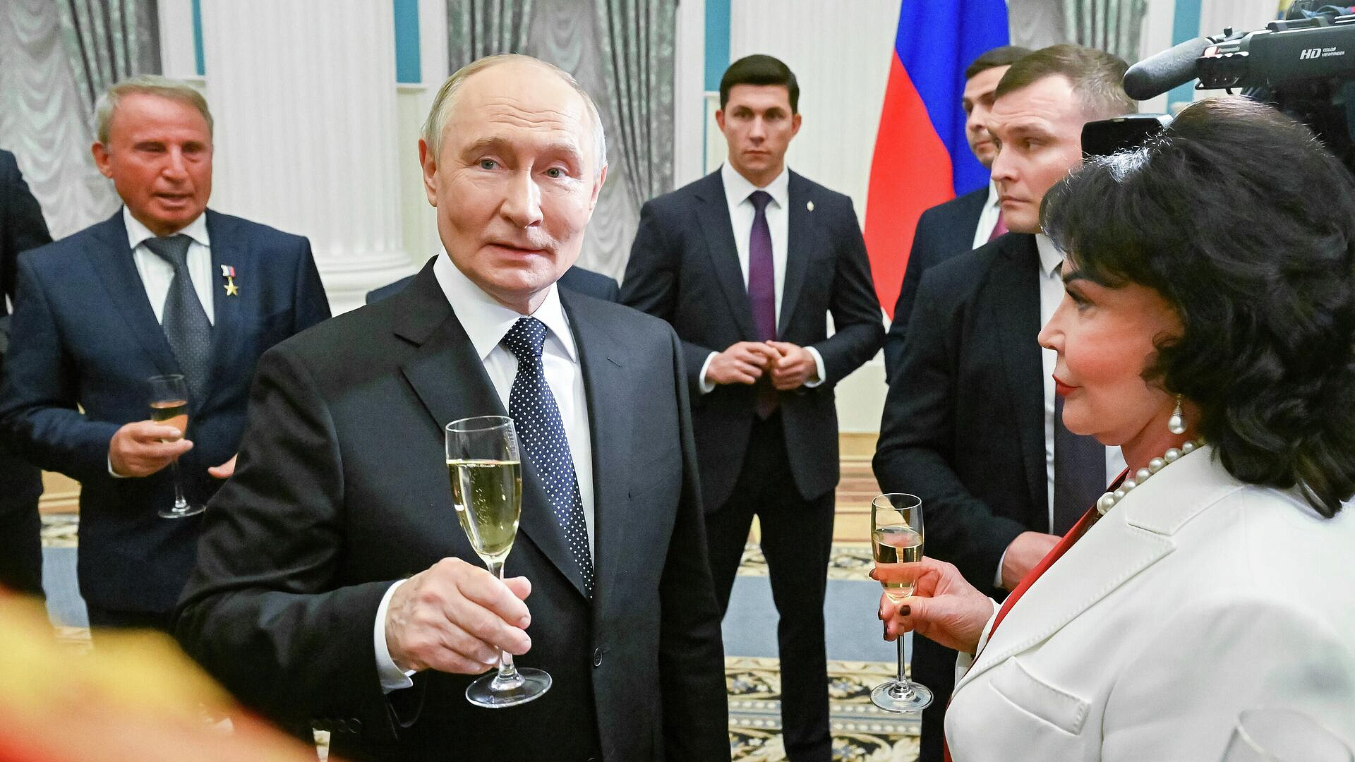 Путин в Кремле наградил сына своего тренера по дзюдо Рахлина