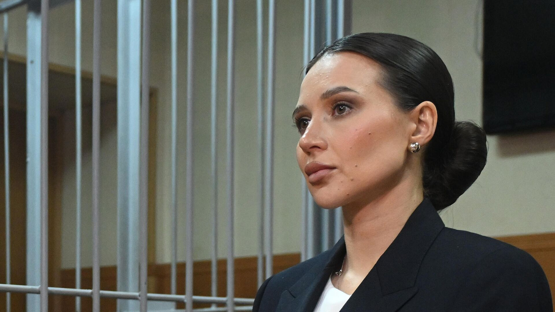 Защита Лерчек неоднократно получала отказ на просьбы отпустить ее к врачу