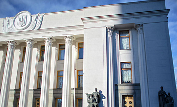 Заседание Рады началось с опозданием из-за воздушной тревоги в Киеве