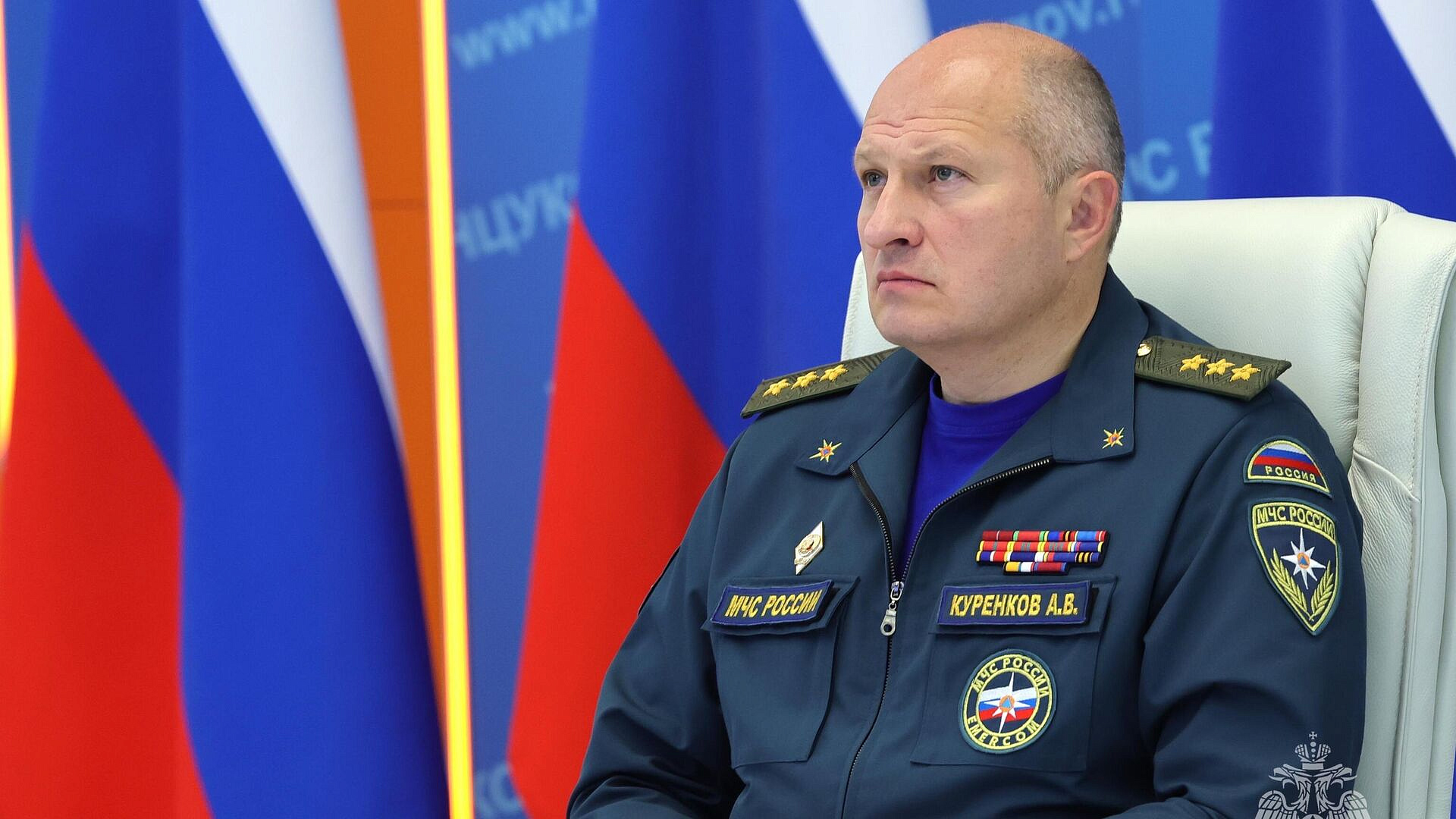 Куренков вылетел в Туапсе для личного контроля тушения возгорания на НПЗ