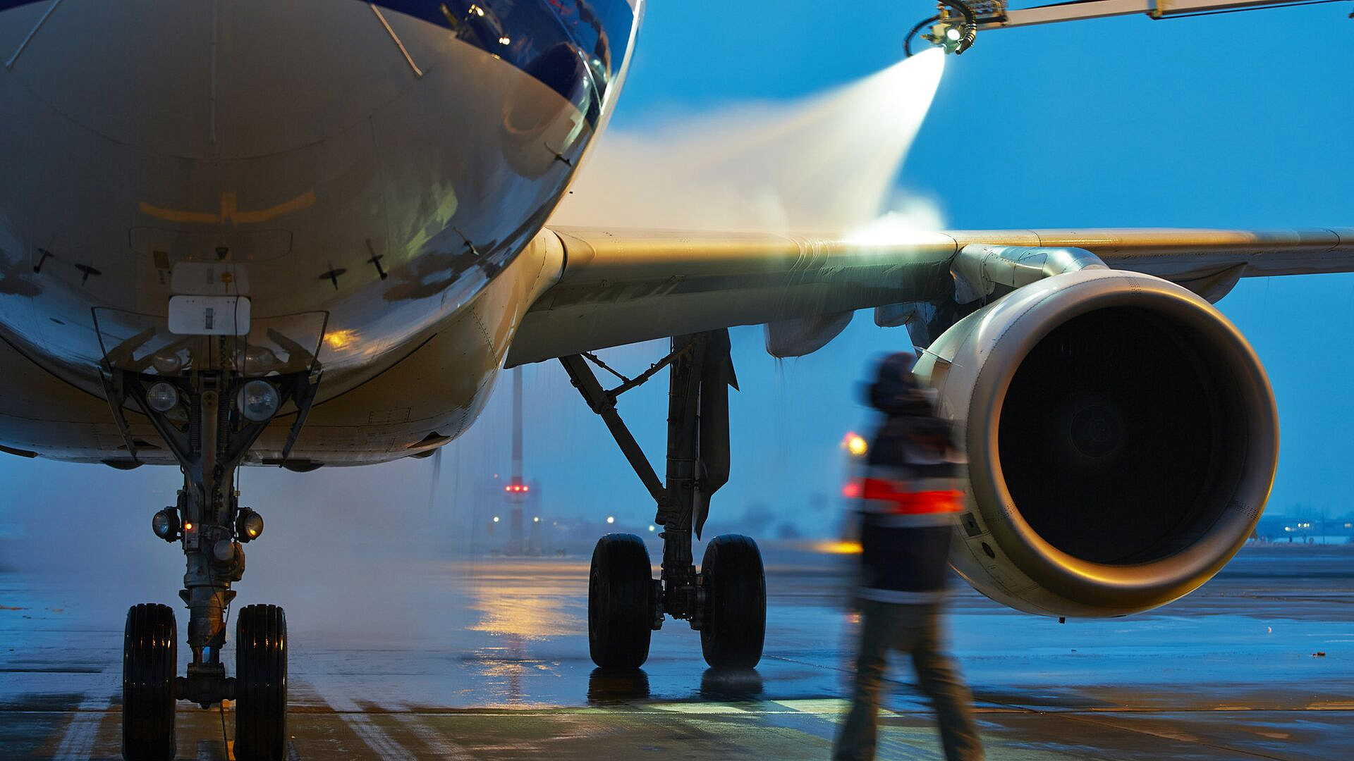 В работе аэропортов Калуги и Ярославля ввели ограничения