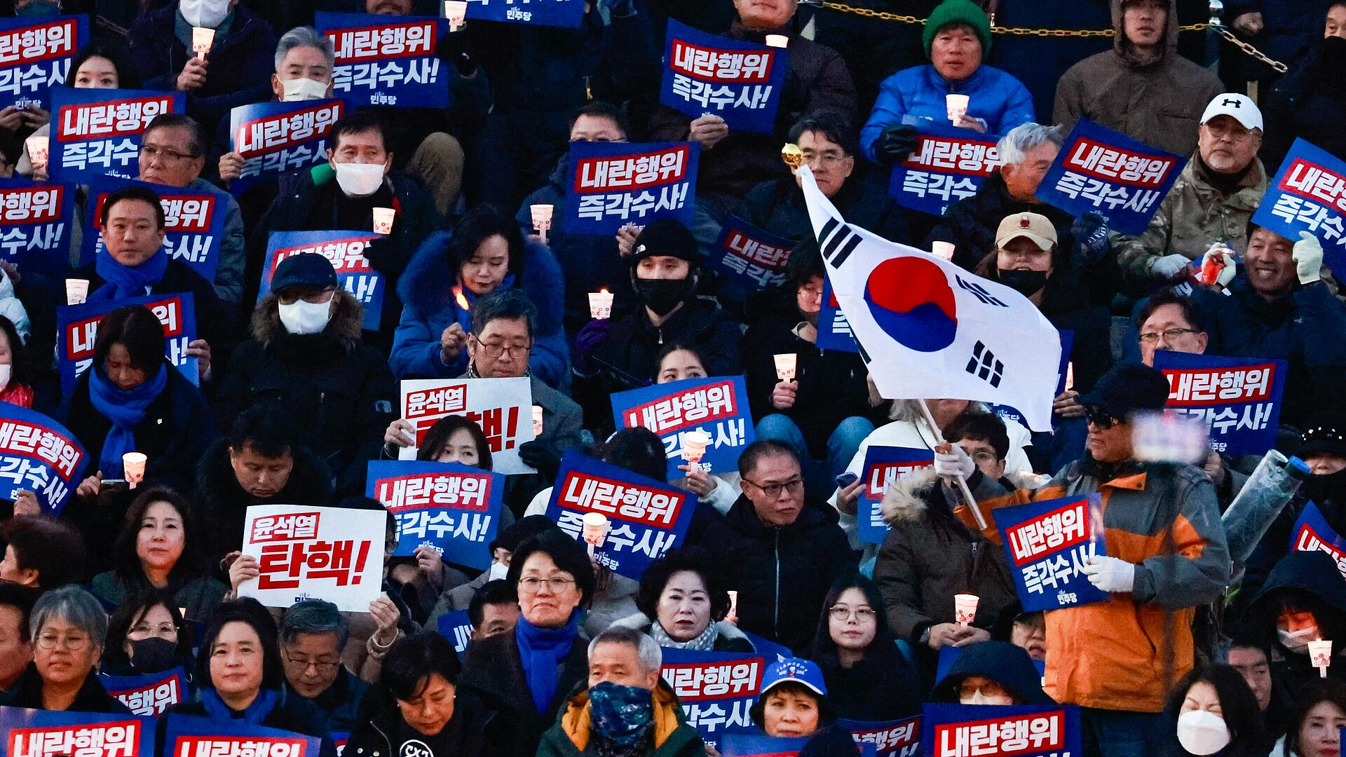 В центре Сеула собираются сторонники отставки президента