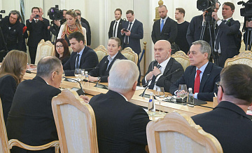 Глава МИД Швейцарии перепутал стороны за столом переговоров с Лавровым