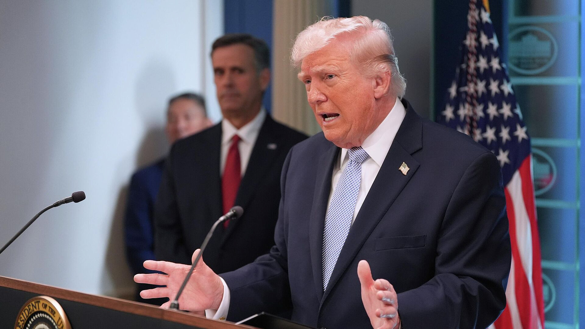 Смерти ученых в США не связаны между собой, заявил Трамп