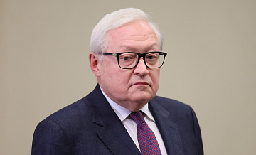 Россия не даст продолжить вакханалию вокруг удара ВСУ по ЛНР, заявил Рябков