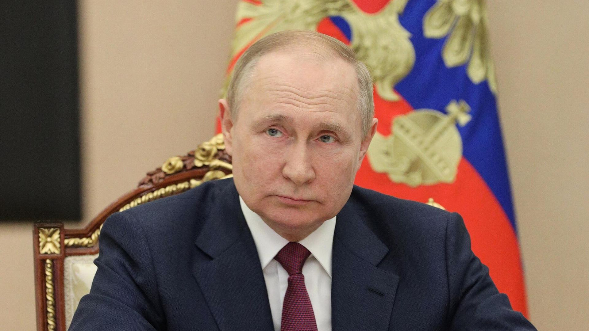 Путин посетил рыбоперерабатывающий комбинат на острове Итуруп