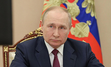Путин посетил рыбоперерабатывающий комбинат на острове Итуруп
