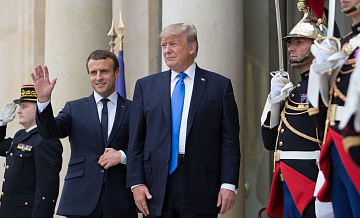 Трамп высмеял Макрона из-за солнцезащитных очков