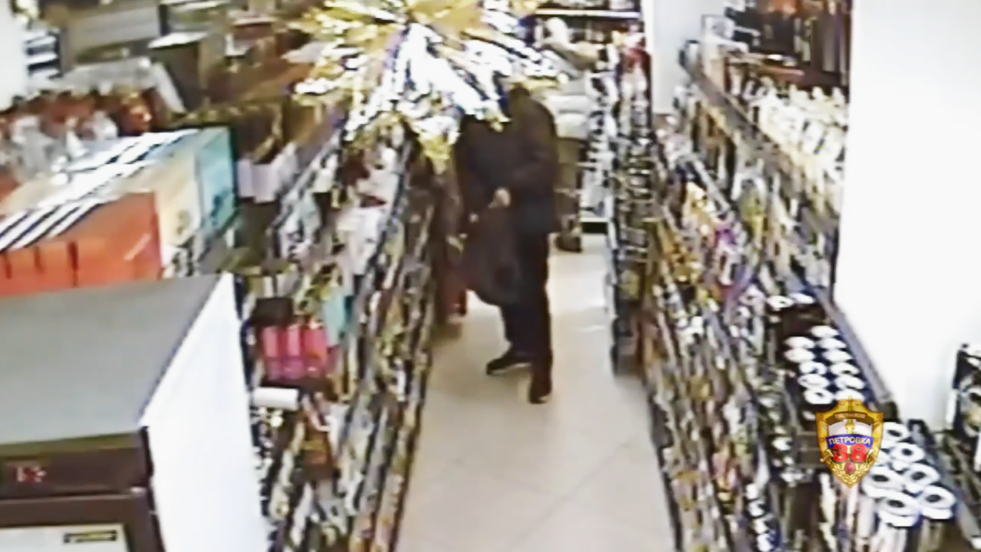 В Москве мужчина украл из магазина почти 100 плиток шоколада