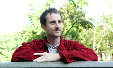 Австралийского писателя обвинили в распространении детской порнографии