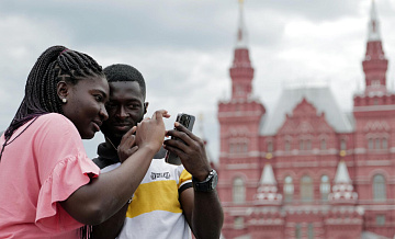 Эксперты рассказали, как расплачиваются в России иностранные туристы