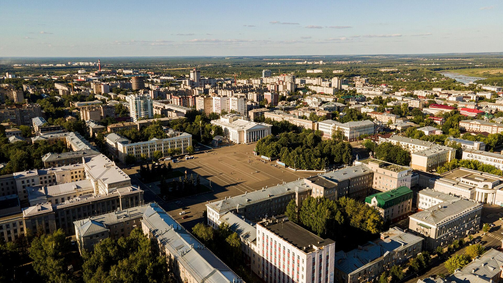 Поврежденною после ливней дорогу ремонтируют в Кировской области