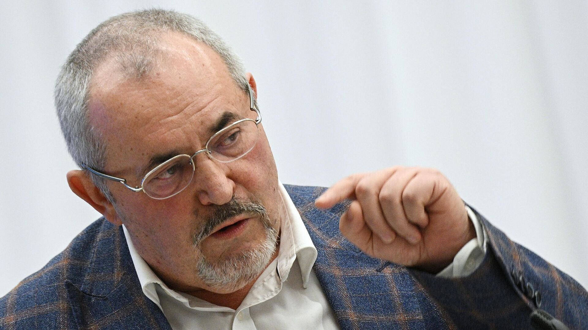 Надеждин заявил, что будет участвовать в выборах в Госдуму