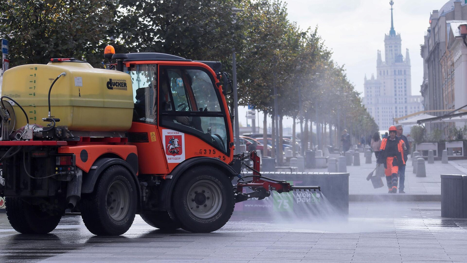 В Москве промоют более 720 тысяч элементов уличного освещения