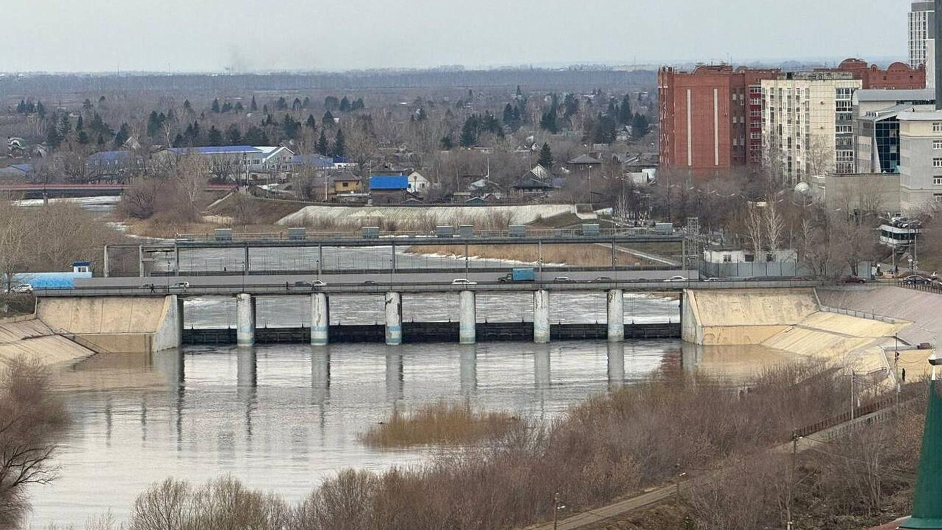 Дорога к курганскому селу Каминское отрезана паводком
