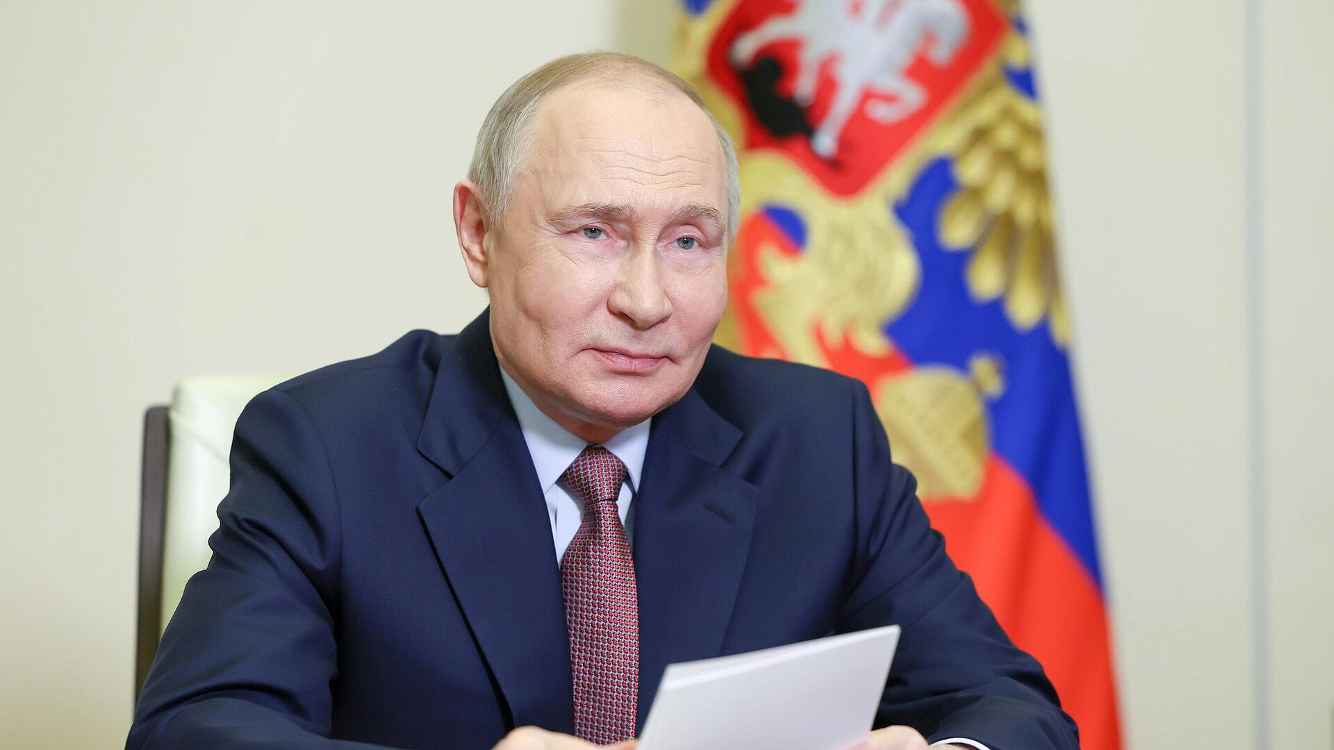 Путин оценил желание россиян иметь большую семью