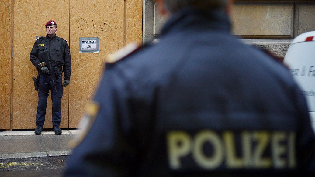 В Вене ищут подозреваемых в краже колье из Музея прикладного искусства