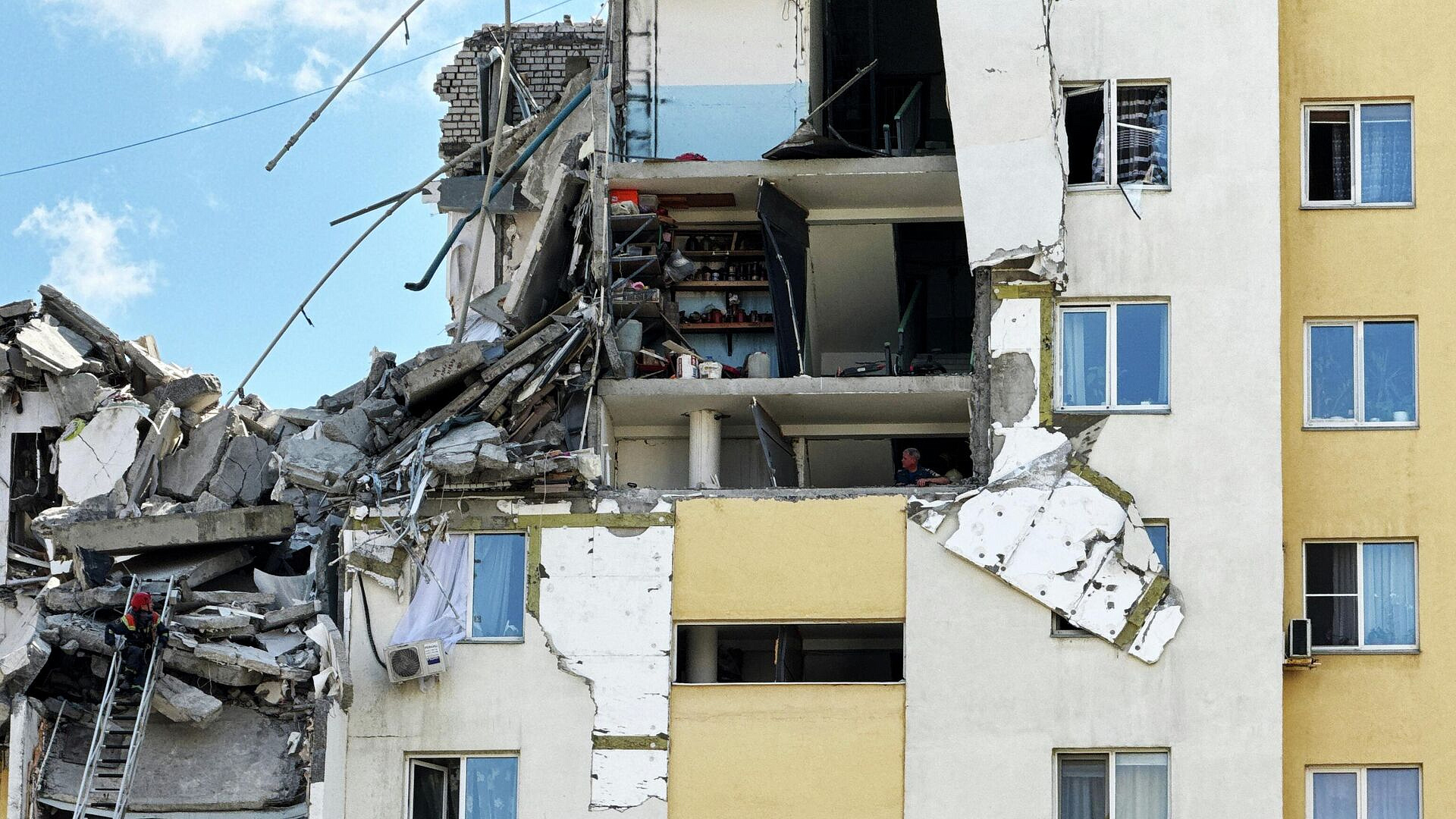 Число погибших при взрыве газа в саратовской многоэтажке возросло до пяти