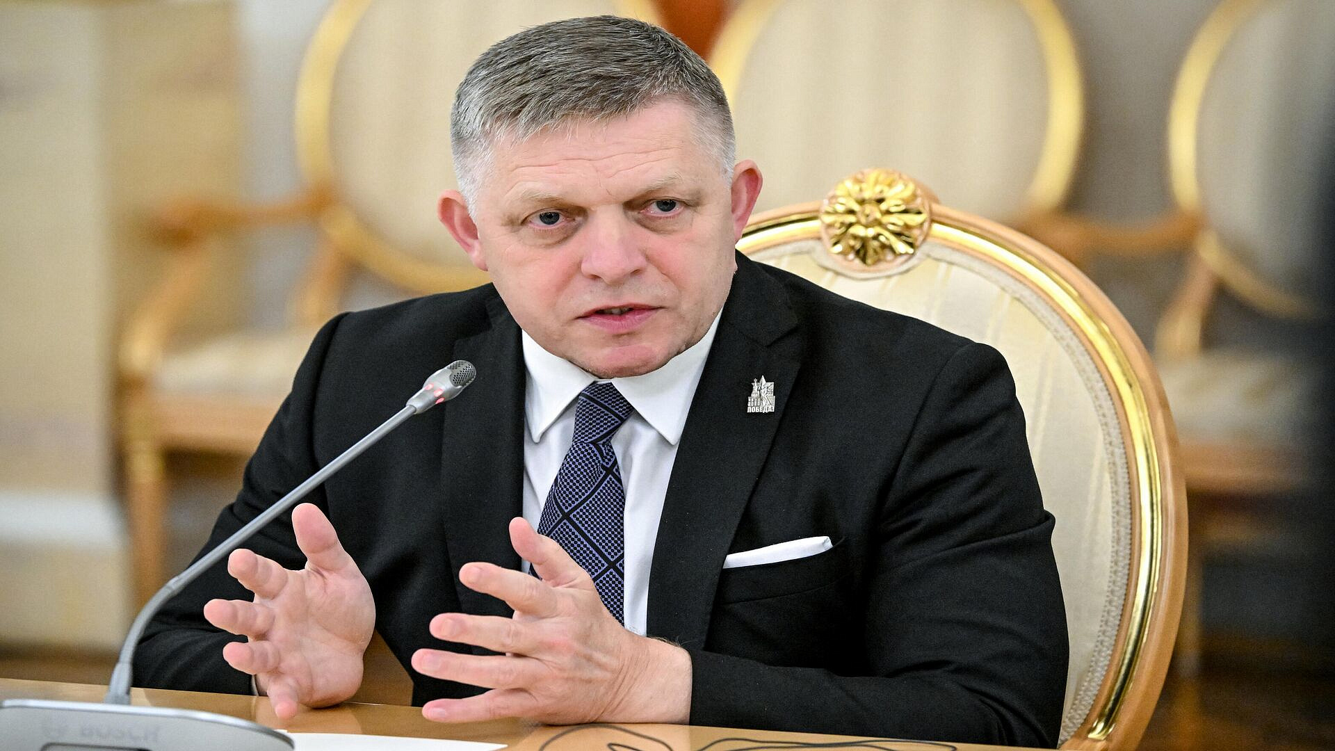 Источник: Фицо, скорее всего, приедет в Москву на 9 мая на автомобиле